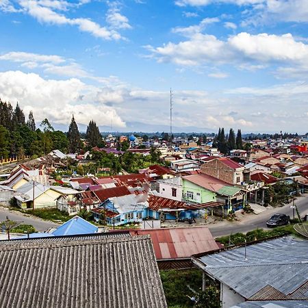 Oyo Flagship 2799 Berastagi Backpacker Rooms Exterior foto