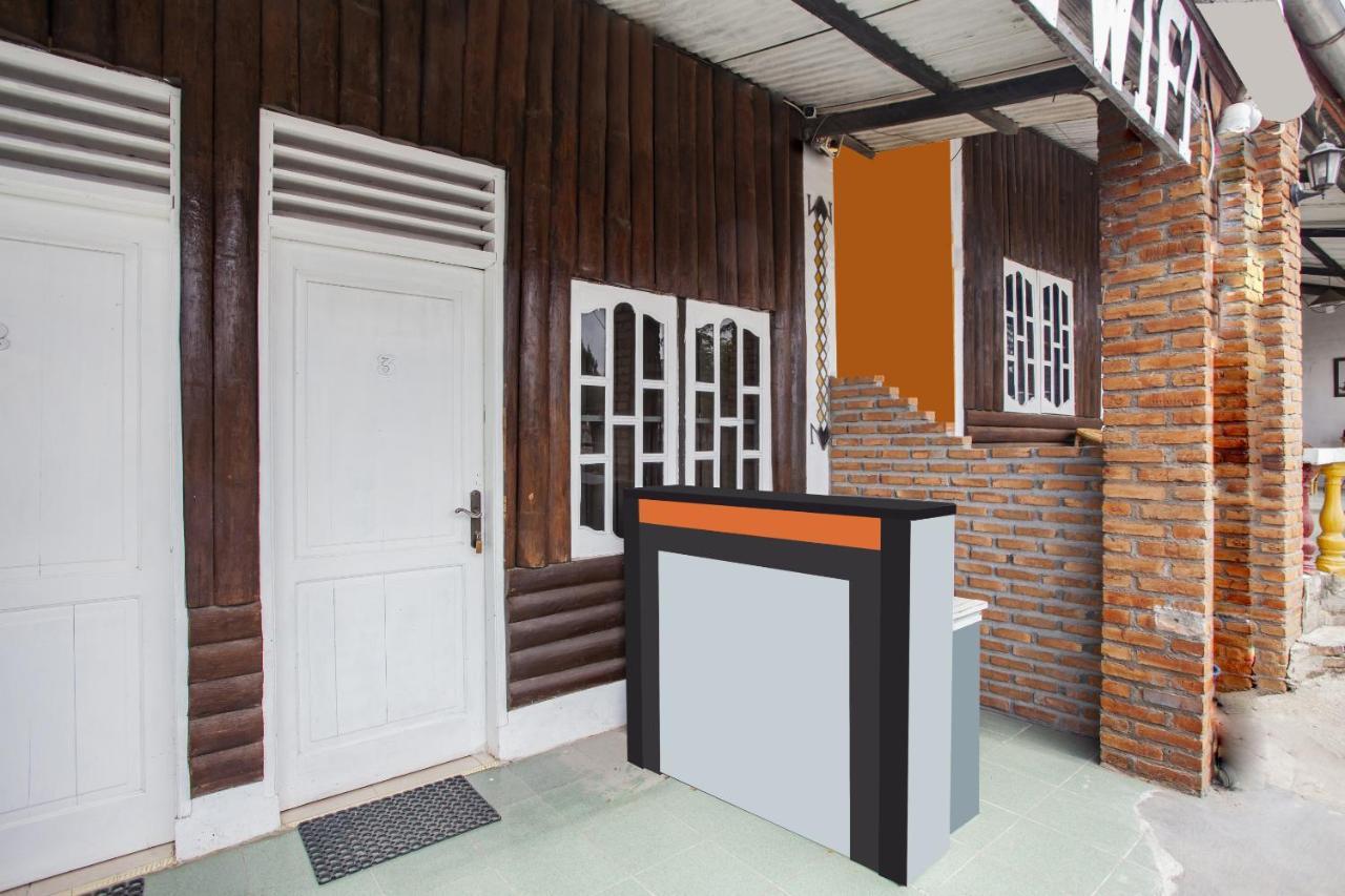 Oyo Flagship 2799 Berastagi Backpacker Rooms Exterior foto