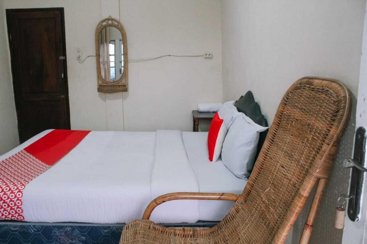 Oyo Flagship 2799 Berastagi Backpacker Rooms Exterior foto